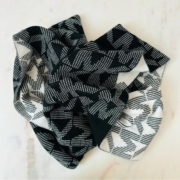 Michael Kors Scarf Reversible Black White One Size Infinity Loop MK - Picture 6 of 6